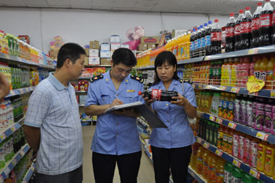 唐河县工商局重拳出击 集中开展食品安全专项执法检查，守护群众餐桌安全